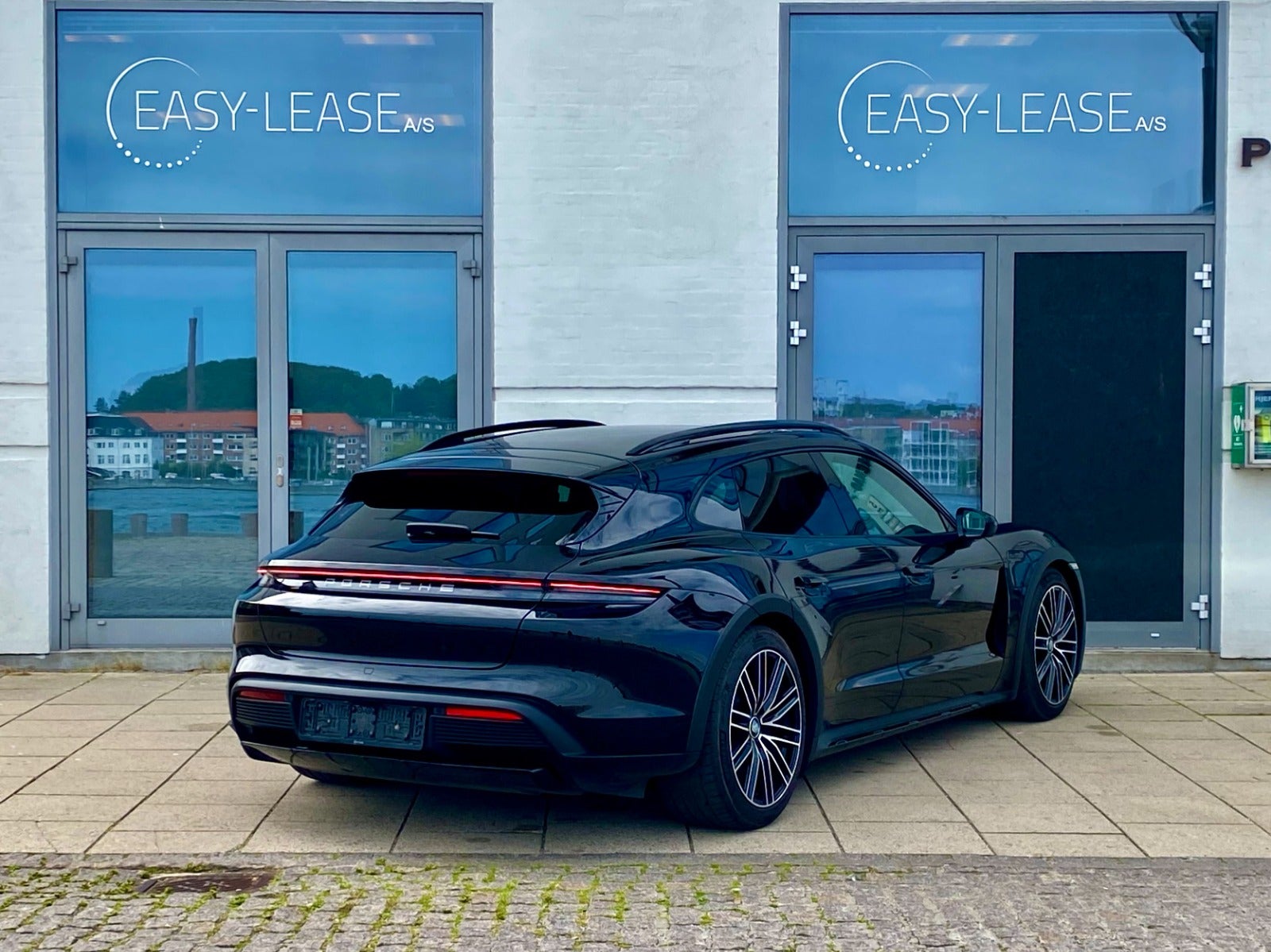 25636 | Porsche Taycan 4  Performance+ Cross Turismo