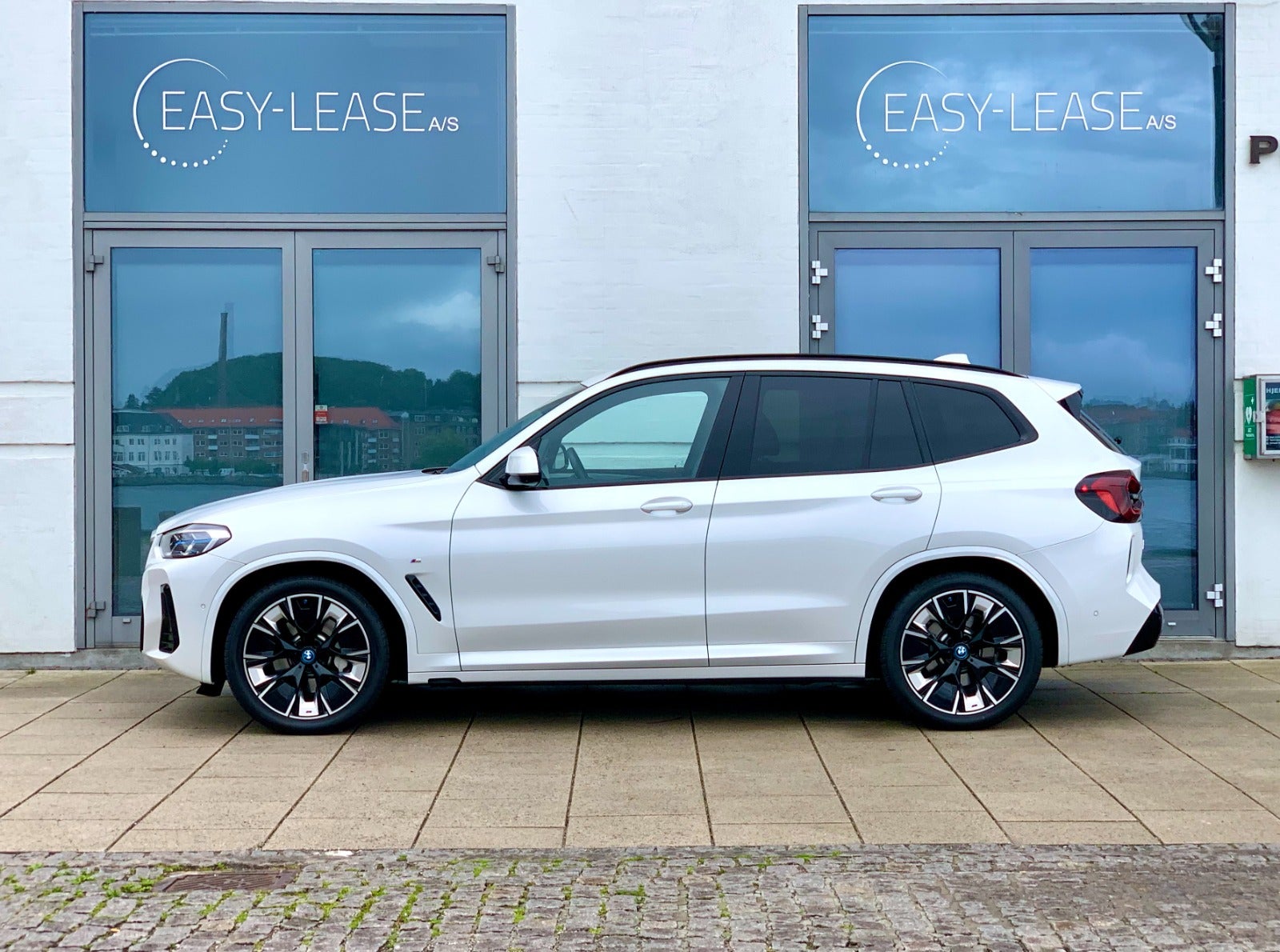 26424 | BMW iX3  Charged Plus M-Sport