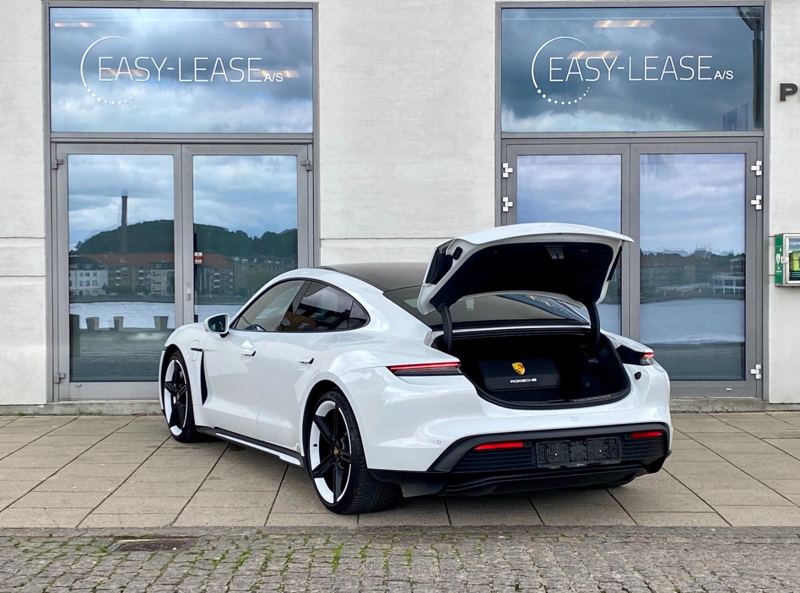Porsche Taycan 4S  Performance+