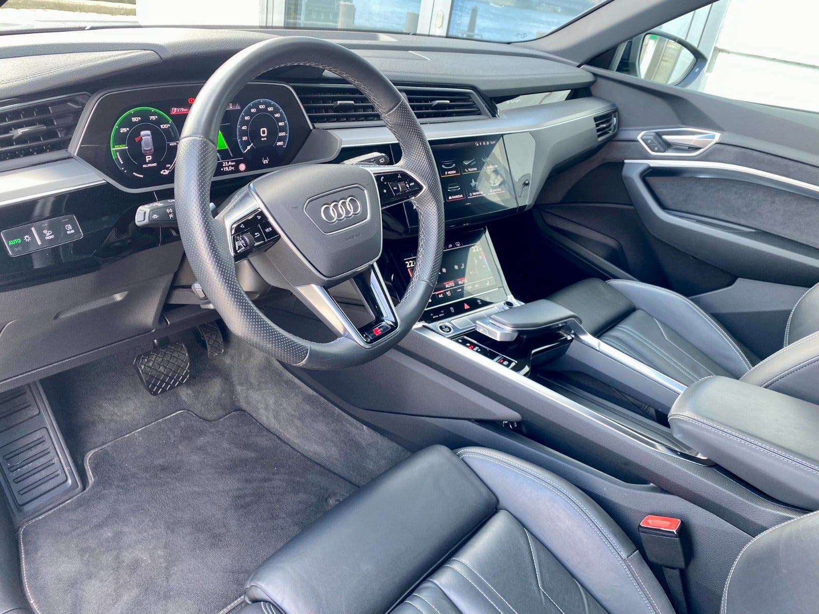 25260 | Audi e-tron 55 S-line quattro