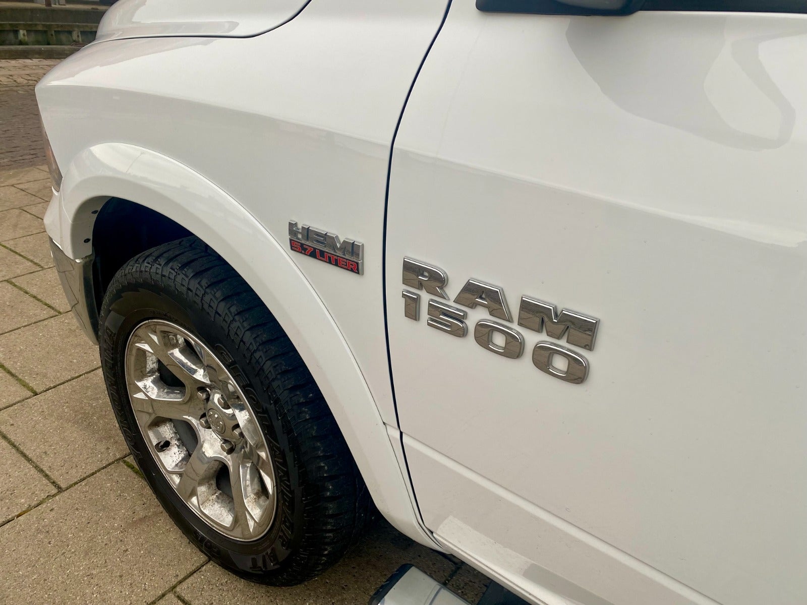 Dodge RAM 1500 5,7 V8 Laramie Crew Cab aut. 4×4
