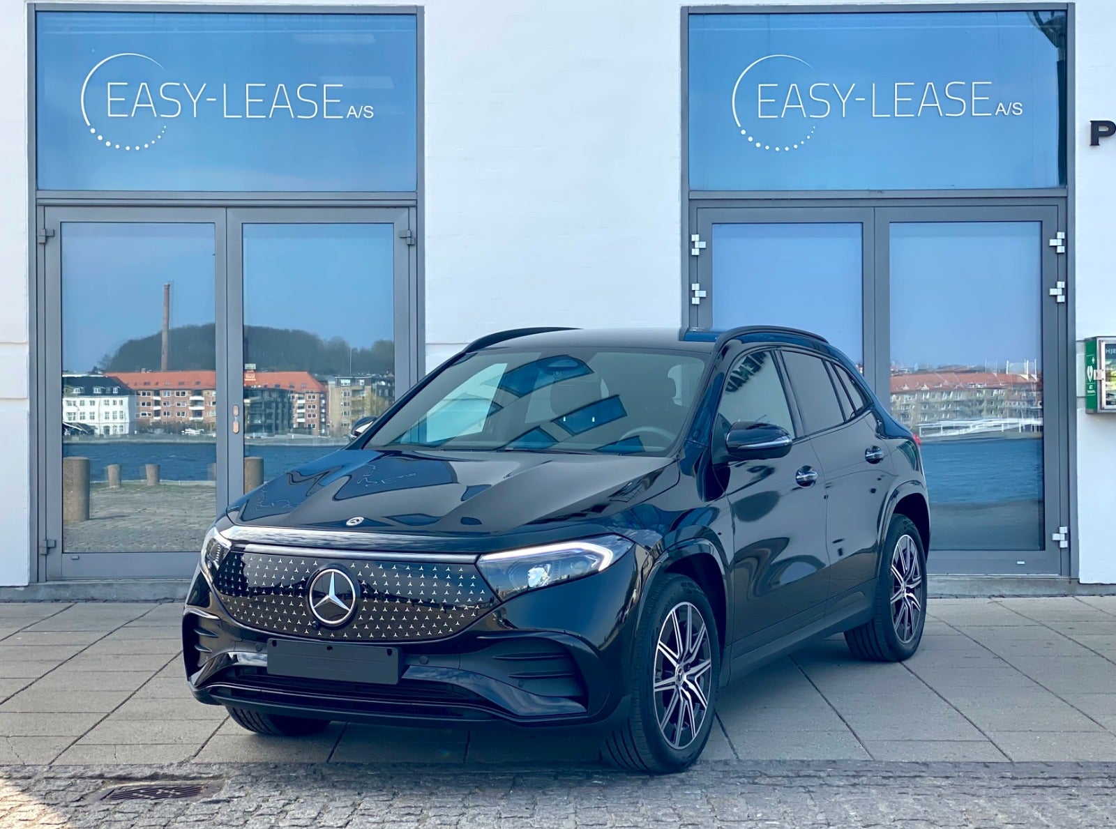 34279 | Mercedes EQA300 AMG Line 4Matic