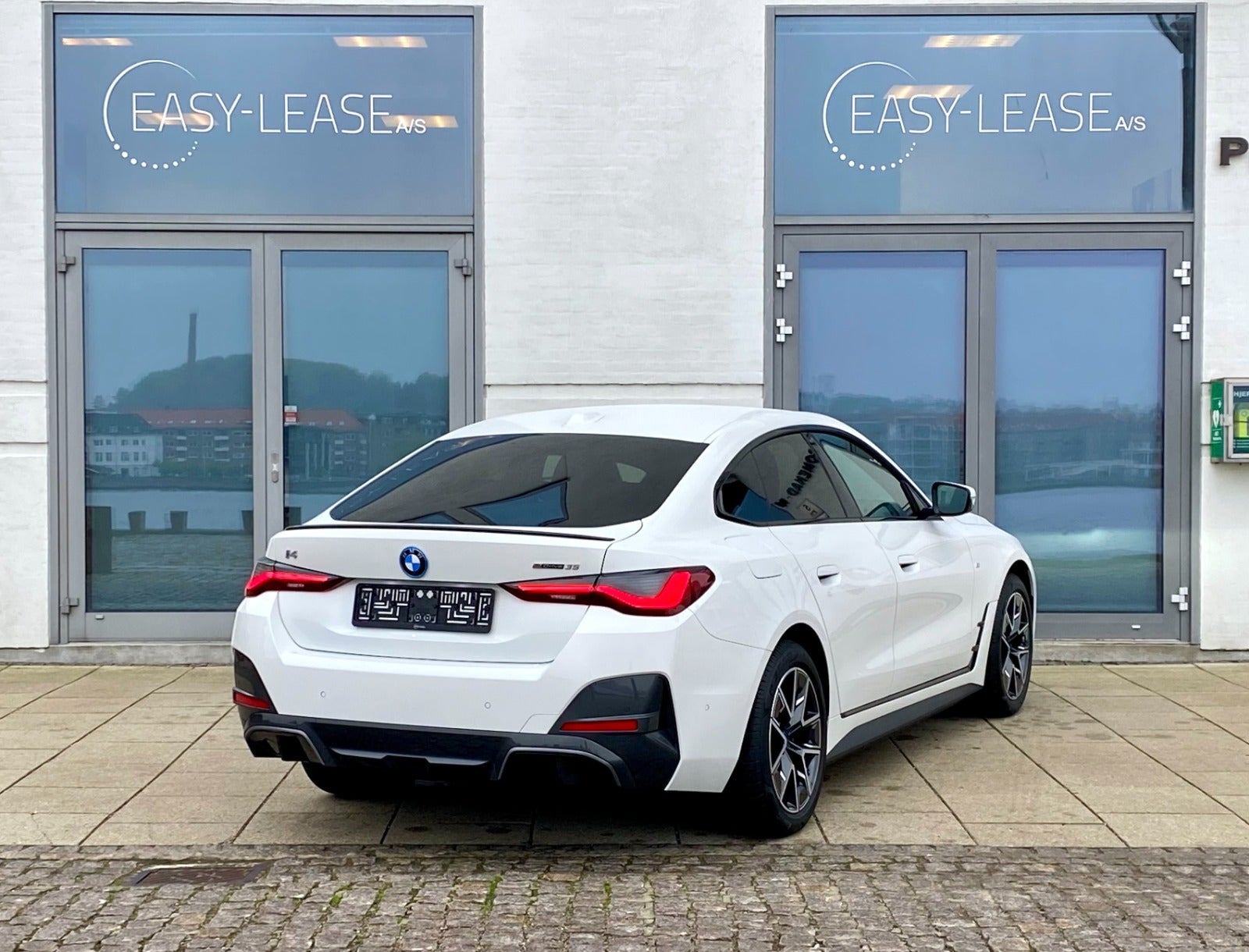 24068 | BMW i4  eDrive35 M-Sport