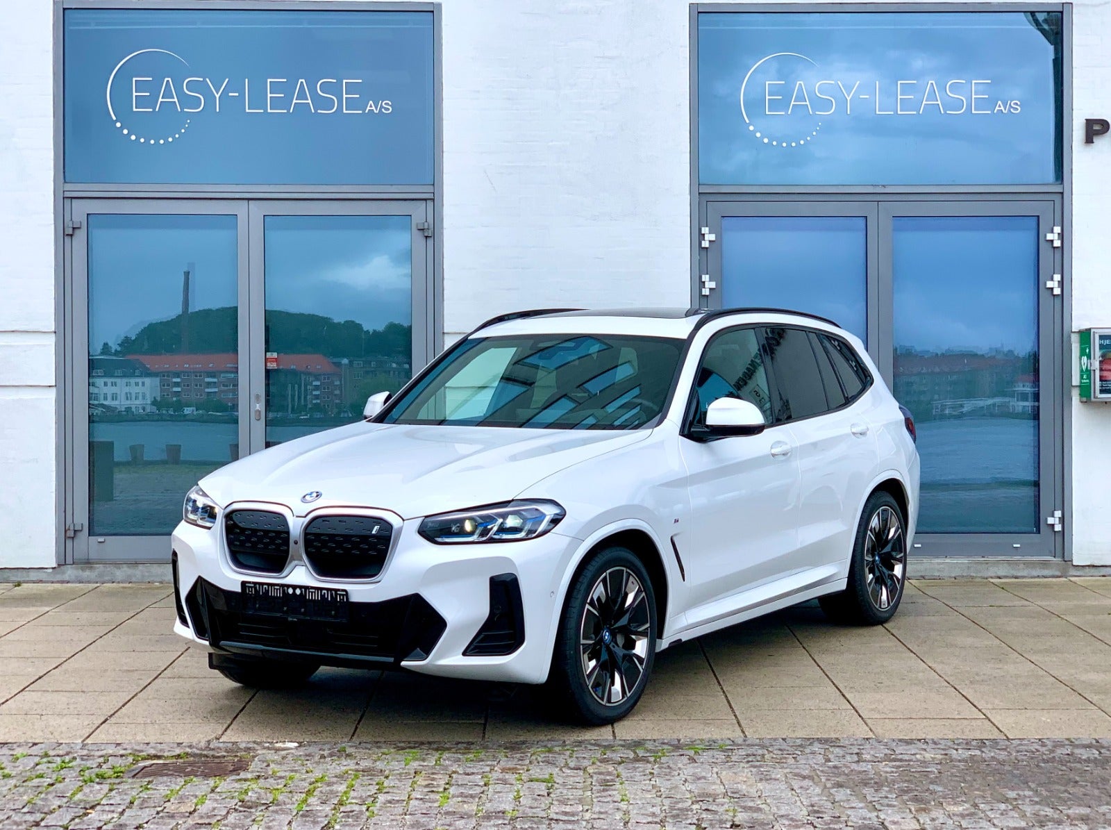 26424 | BMW iX3  Charged Plus M-Sport