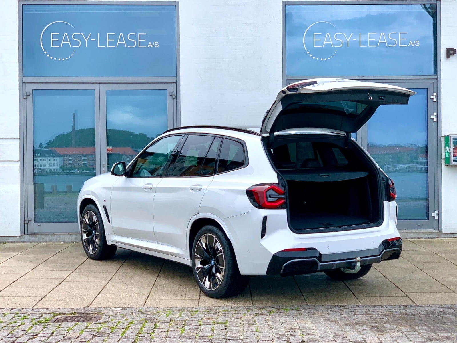 26424 | BMW iX3  Charged Plus M-Sport