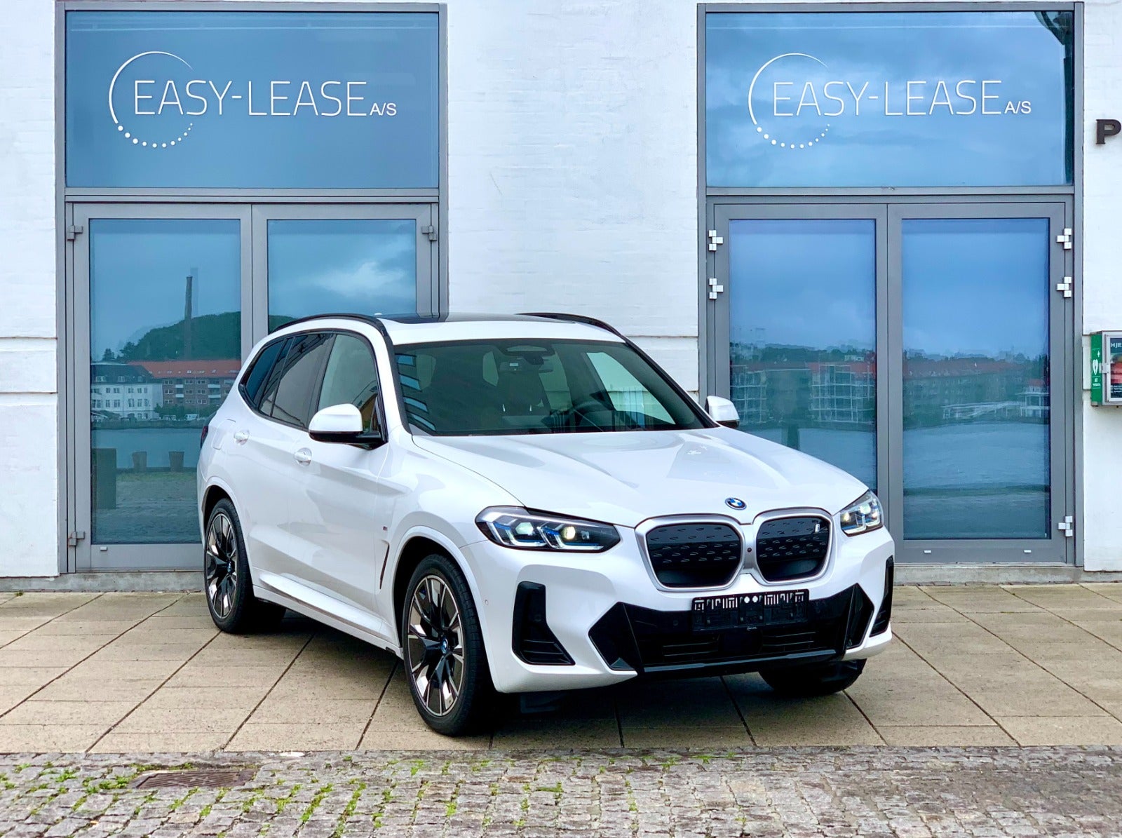 26424 | BMW iX3  Charged Plus M-Sport