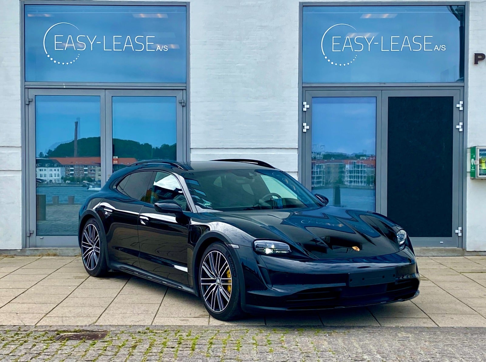 25636 | Porsche Taycan 4  Performance+ Cross Turismo